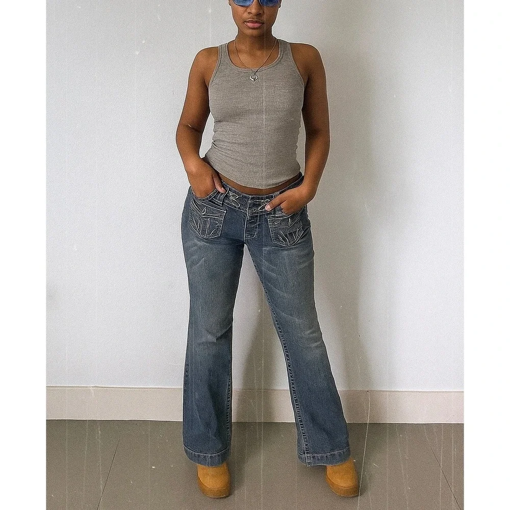 Vintage Y2K Women's Floral Embroidered Bootcut Jeans Patch Pocket Low Rise- 8‎